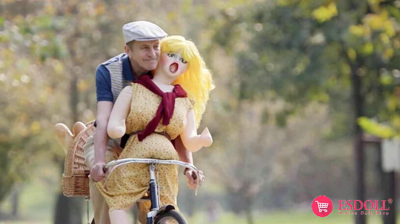 sex-doll-and-old-man