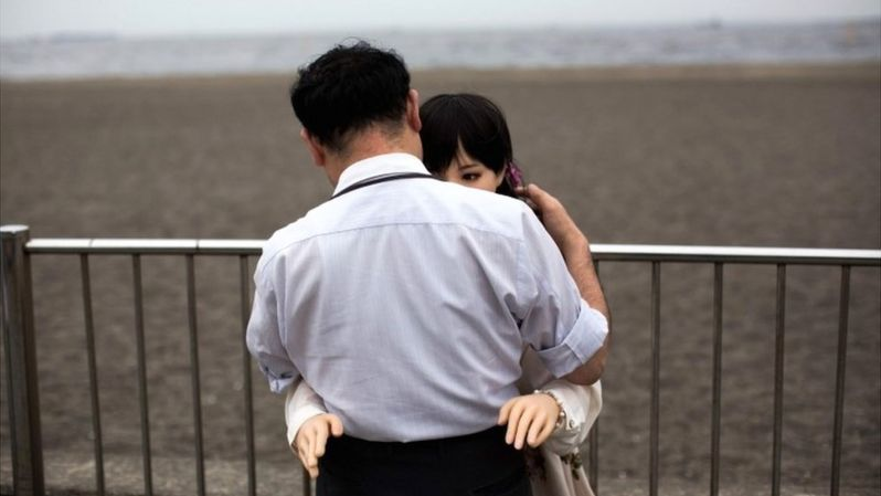 How Japanese men fall in love with sex dolls 8