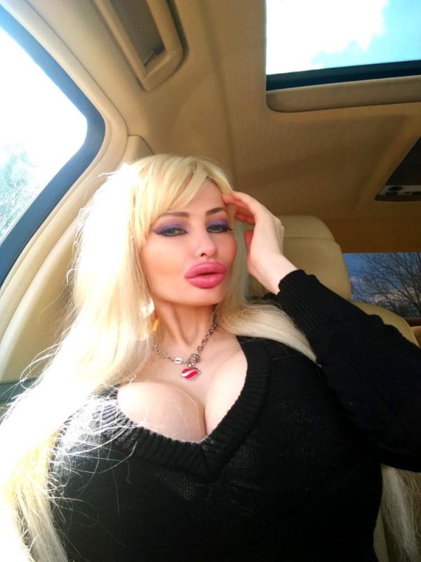 a-latvia-woman-plastic-surgery-just-to-look-like-a-sex-doll-1