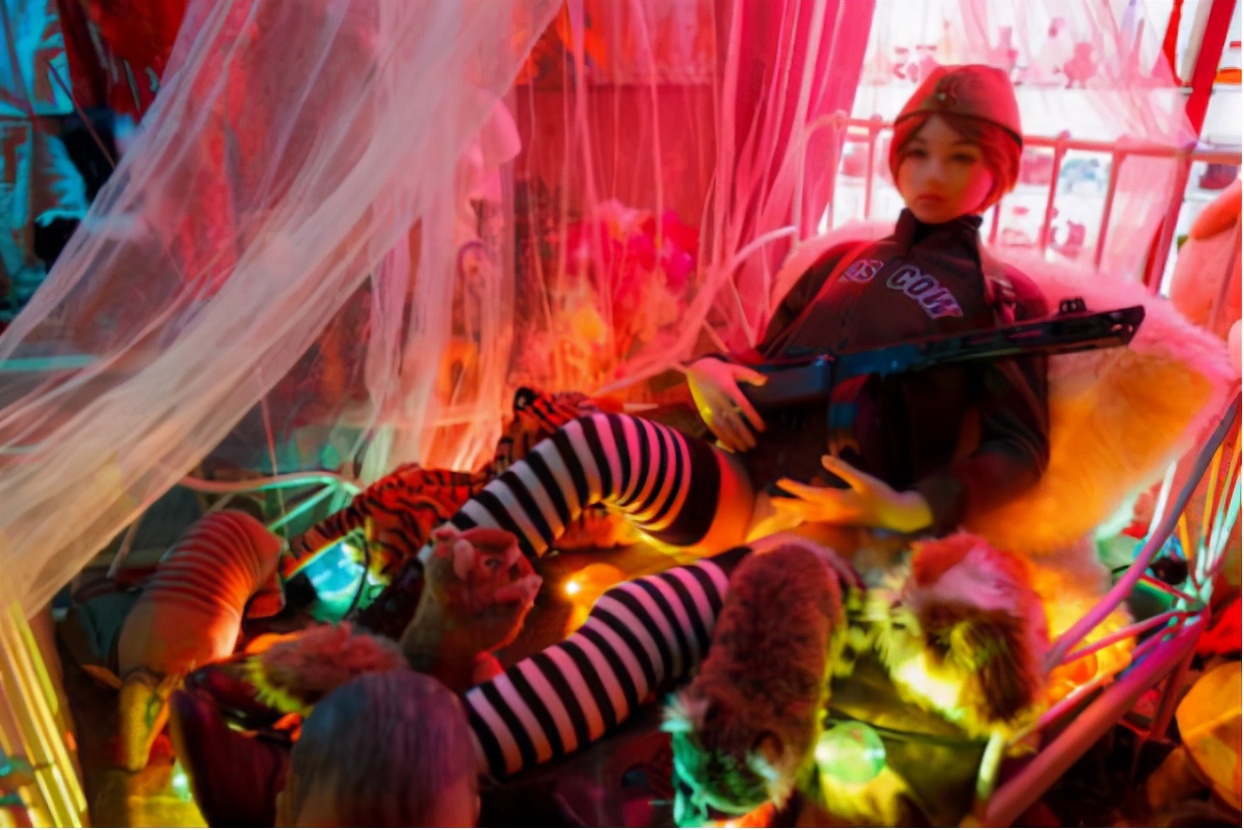 japanese-photographer-transforms-his-residence-into-a-sex-doll-museum-2