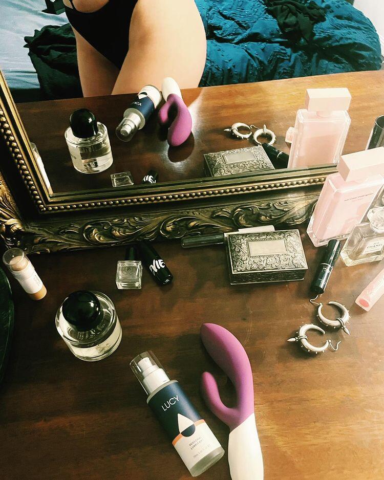 beauty-experts-test-sex-toys-unexpectedly-go-viral-7