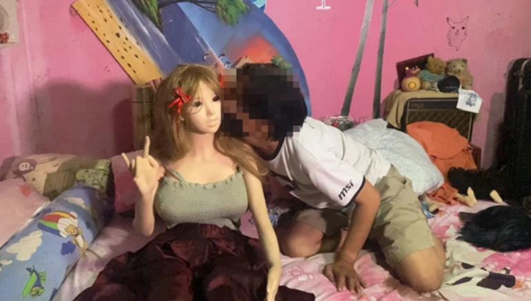 american-man-falls-in-love-with-sex-doll-after-divorce-3