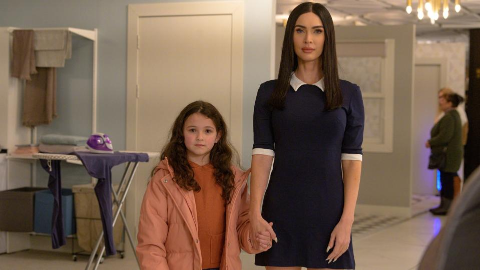 Megan Fox plays the Sexy robot doll housekeeper. Image source: NetFlix